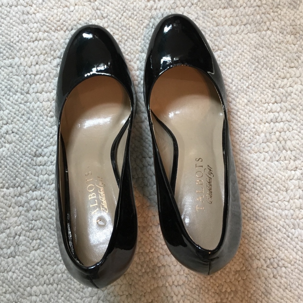 Talbots round toe patent leather pumps. Size 6.5